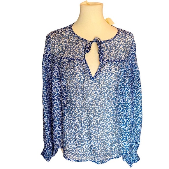 Abercrombie & Fitch Tops - NWT Abercrombie Blue and White Floral